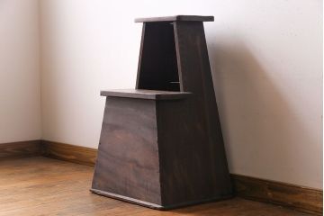アンティーク雑貨　和製アンティーク　古い木が味わい深いシンプルな踏み台(花台)
