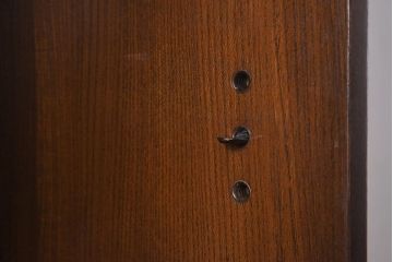 ヴィンテージ家具　ERCOL(アーコール)　イギリスビンテージ　Old Colonial(オールドコロニアル)　シックな雰囲気のあるオープンブックケース(キャビネット、本棚、飾り棚、食器棚)