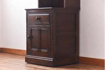 ヴィンテージ家具　ERCOL(アーコール)　イギリスビンテージ　Old Colonial(オールドコロニアル)　シックな雰囲気のあるオープンブックケース(キャビネット、本棚、飾り棚、食器棚)