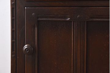 ヴィンテージ家具　ERCOL(アーコール)　イギリスビンテージ　Old Colonial(オールドコロニアル)　シックな雰囲気のあるオープンブックケース(キャビネット、本棚、飾り棚、食器棚)