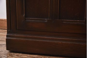 ヴィンテージ家具　ERCOL(アーコール)　イギリスビンテージ　Old Colonial(オールドコロニアル)　シックな雰囲気のあるオープンブックケース(キャビネット、本棚、飾り棚、食器棚)