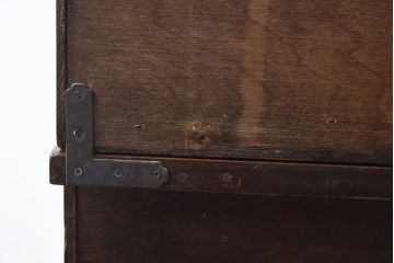 ヴィンテージ家具　ERCOL(アーコール)　イギリスビンテージ　Old Colonial(オールドコロニアル)　シックな雰囲気のあるオープンブックケース(キャビネット、本棚、飾り棚、食器棚)