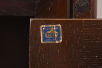 ヴィンテージ家具　ERCOL(アーコール)　イギリスビンテージ　Old Colonial(オールドコロニアル)　シックな雰囲気のあるオープンブックケース(キャビネット、本棚、飾り棚、食器棚)
