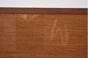 ヴィンテージ家具　北欧ビンテージ　チーク材　取っ手がおしゃれなサイドボード(サイドキャビネット、リビングボード)