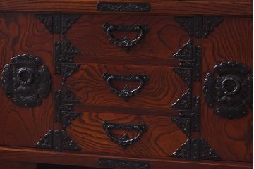 中古 伝統民芸家具 岩谷堂箪笥　風格のある茶箪笥(飾り棚、戸棚)(1)