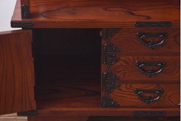 中古 伝統民芸家具 岩谷堂箪笥　風格のある茶箪笥(飾り棚、戸棚)(1)