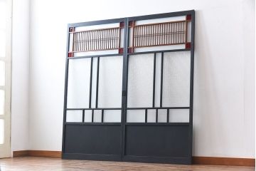 ペイント家具　色ガラス入り　レトロな雰囲気満点のガラス戸(引き戸、建具)2枚組