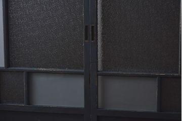 ペイント家具　色ガラス入り　レトロな雰囲気満点のガラス戸(引き戸、建具)2枚組