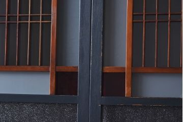 ペイント家具　色ガラス入り　レトロな雰囲気満点のガラス戸(引き戸、建具)2枚組