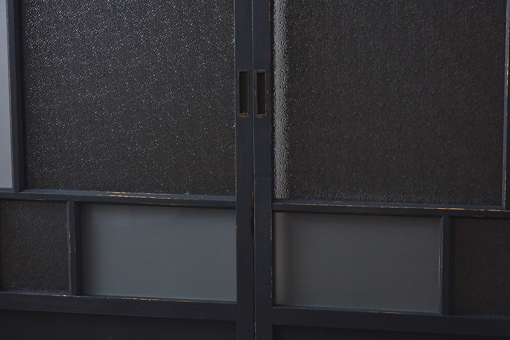 ペイント家具　色ガラス入り　レトロな雰囲気満点のガラス戸(引き戸、建具)2枚組