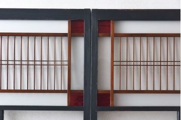 ペイント家具　色ガラス入り　レトロな雰囲気満点のガラス戸(引き戸、建具)2枚組