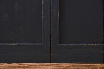 ペイント家具　色ガラス入り　レトロな雰囲気満点のガラス戸(引き戸、建具)2枚組