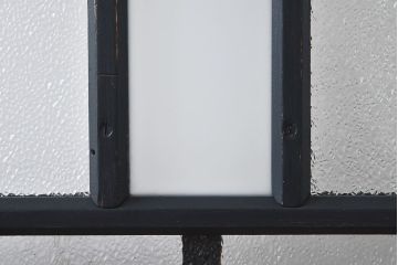 ペイント家具　色ガラス入り　レトロな雰囲気満点のガラス戸(引き戸、建具)2枚組