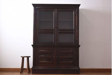 中古　国産家具　重厚な佇まいとなめらかな質感のブックシェルフ(本棚、食器棚、キャビネット)(定価約54万円)