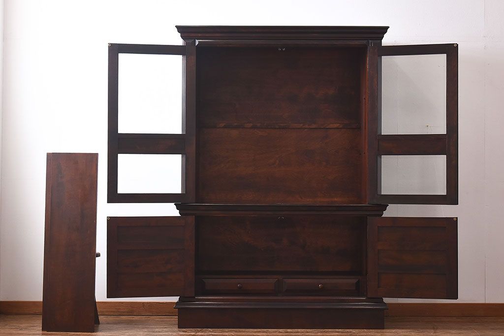 中古　国産家具　重厚な佇まいとなめらかな質感のブックシェルフ(本棚、食器棚、キャビネット)(定価約54万円)