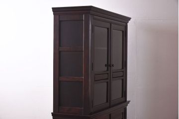 中古　国産家具　重厚な佇まいとなめらかな質感のブックシェルフ(本棚、食器棚、キャビネット)(定価約54万円)