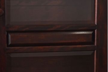 中古　国産家具　重厚な佇まいとなめらかな質感のブックシェルフ(本棚、食器棚、キャビネット)(定価約54万円)