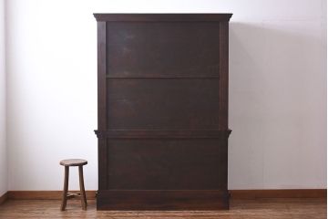 中古　国産家具　重厚な佇まいとなめらかな質感のブックシェルフ(本棚、食器棚、キャビネット)(定価約54万円)