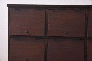 ラフジュ工房オリジナル　古材使用　4×3マス　丸い取っ手が愛らしいパタパタ扉付き収納棚(キャビネット、下駄箱、ロッカー)