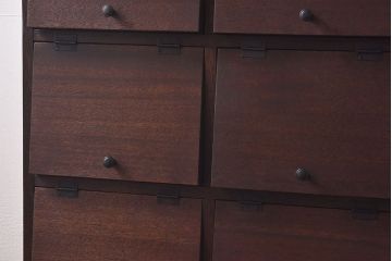 ラフジュ工房オリジナル　古材使用　4×3マス　丸い取っ手が愛らしいパタパタ扉付き収納棚(キャビネット、下駄箱、ロッカー)