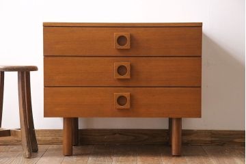 ヴィンテージ家具　北欧ビンテージ　チーク材　レトロな雰囲気のサイドチェスト(ローチェスト、引き出し)