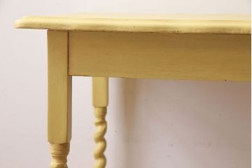 ペイント家具　ツイストレッグがおしゃれなイギリスビンテージのサイドテーブル(カフェテーブル、花台)(1)