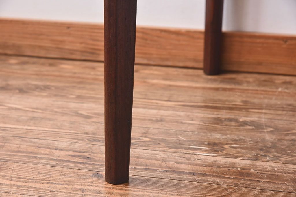 北欧家具　シンプルなデザインのセンターテーブル(ローテーブル)