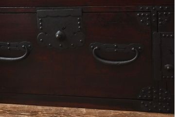 アンティーク家具　和製アンティーク　渋い色味が魅力的な箪笥ローボード(チェスト)