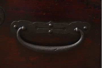 アンティーク家具　和製アンティーク　渋い色味が魅力的な箪笥ローボード(チェスト)