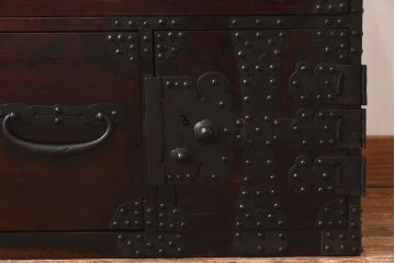 アンティーク家具　和製アンティーク　渋い色味が魅力的な箪笥ローボード(チェスト)