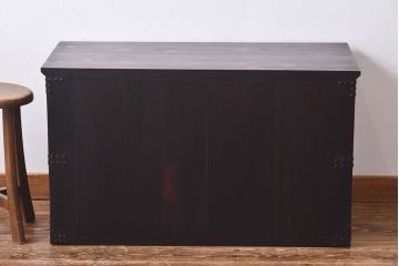 アンティーク家具　和製アンティーク　渋い色味が魅力的な箪笥ローボード(チェスト)