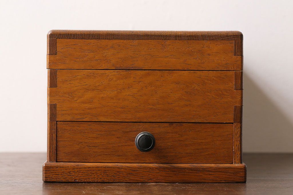 レトロ家具　昭和レトロ　ナラ材　蓋付きの収納部が個性的な小引き出し(収納箱)
