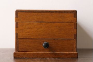 レトロ家具　昭和レトロ　ナラ材　蓋付きの収納部が個性的な小引き出し(収納箱)