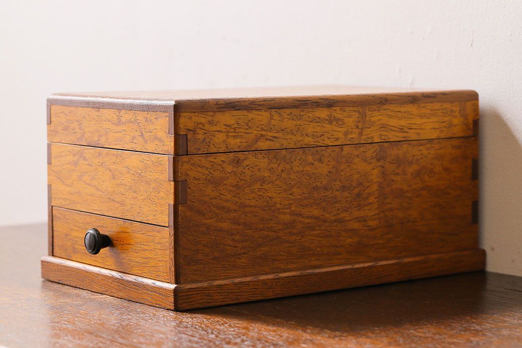 レトロ家具　昭和レトロ　ナラ材　蓋付きの収納部が個性的な小引き出し(収納箱)