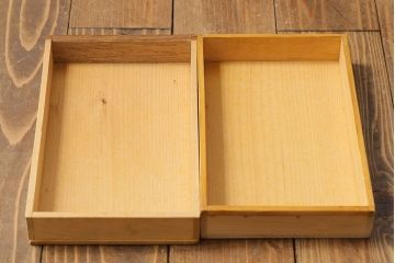 レトロ家具　昭和レトロ　ナラ材　蓋付きの収納部が個性的な小引き出し(収納箱)
