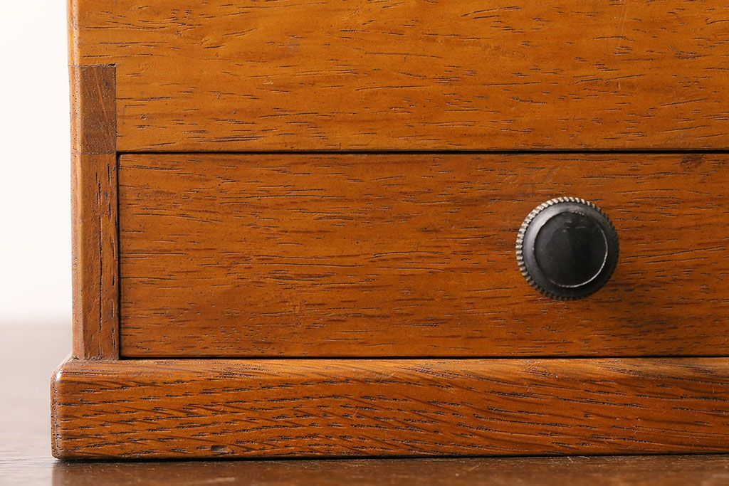 レトロ家具　昭和レトロ　ナラ材　蓋付きの収納部が個性的な小引き出し(収納箱)