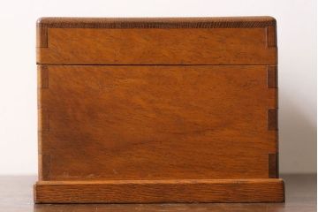 レトロ家具　昭和レトロ　ナラ材　蓋付きの収納部が個性的な小引き出し(収納箱)