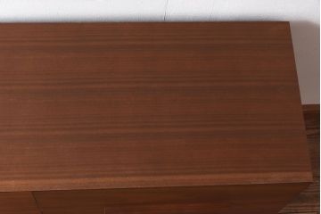 中古　HUKLA(フクラ)　ウォールナット無垢材使用　シンプルでモダンなサイドチェスト(リビングボード)