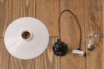 昭和レトロ　懐かしさと温かみを感じるシンプルな平笠シェードのペンダントライト(電笠、吊り下げ照明、天井照明)(1)