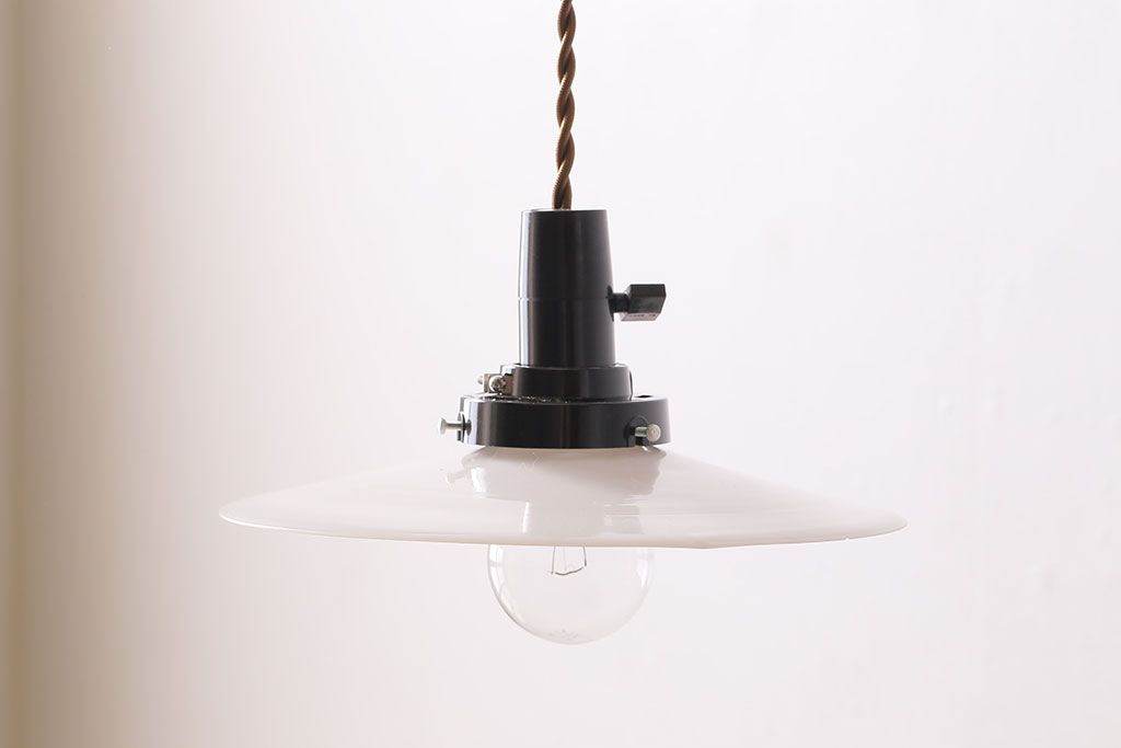 昭和レトロ　懐かしさと温かみを感じるシンプルな平笠シェードのペンダントライト(電笠、吊り下げ照明、天井照明)(2)