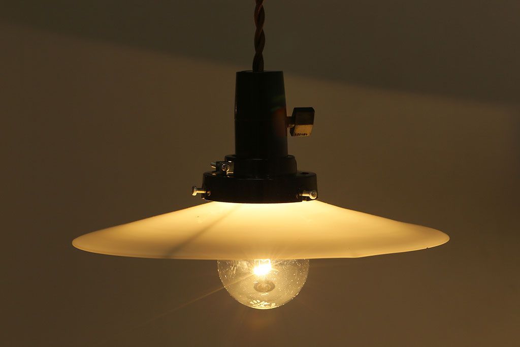 昭和レトロ　懐かしさと温かみを感じるシンプルな平笠シェードのペンダントライト(電笠、吊り下げ照明、天井照明)(2)