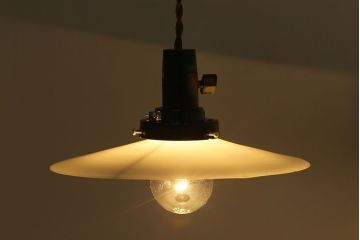 昭和レトロ　懐かしさと温かみを感じるシンプルな平笠シェードのペンダントライト(電笠、吊り下げ照明、天井照明)(2)