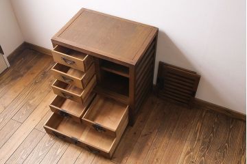 アンティーク家具　和製アンティーク　ヒノキ材　小振りなサイズ感が魅力の帳場小箪笥(タンス、収納棚)