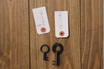 アンティーク家具　和製アンティーク　ヒノキ材　小振りなサイズ感が魅力の帳場小箪笥(タンス、収納棚)