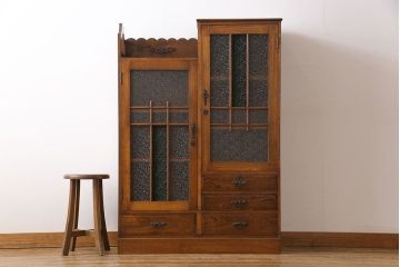 アンティーク家具　和製アンティーク　ナラ材　色ガラスとダイヤガラスがおしゃれな本箱(収納棚、キャビネット)