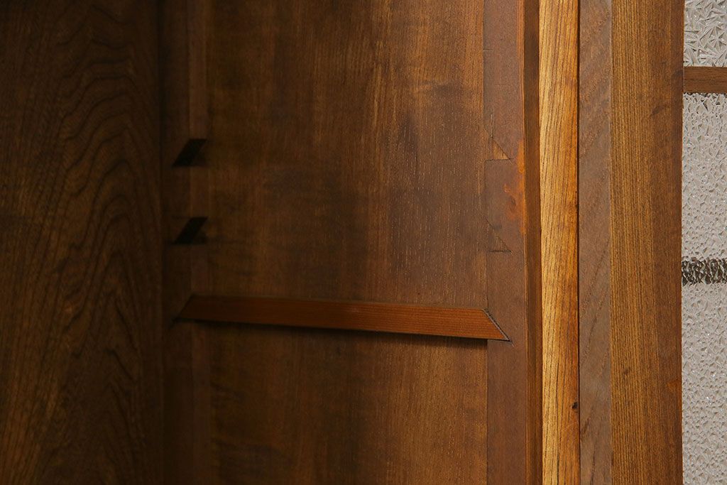 アンティーク家具　和製アンティーク　ナラ材　色ガラスとダイヤガラスがおしゃれな本箱(収納棚、キャビネット)