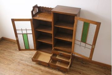 アンティーク家具　和製アンティーク　ナラ材　色ガラスとダイヤガラスがおしゃれな本箱(収納棚、キャビネット)