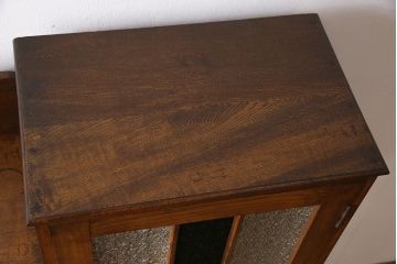 アンティーク家具　和製アンティーク　ナラ材　色ガラスとダイヤガラスがおしゃれな本箱(収納棚、キャビネット)