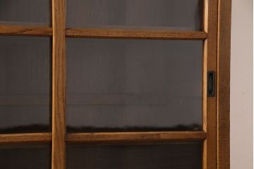 レトロ家具　昭和レトロ　前面タモ材　懐かしさ漂う脚付きキャビネット(ガラス戸棚、飾り棚)