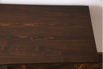 レトロ家具　昭和レトロ　前面タモ材　味わいのある風合いの鉄脚付キャビネット(ガラス戸棚、飾り棚、食器棚)